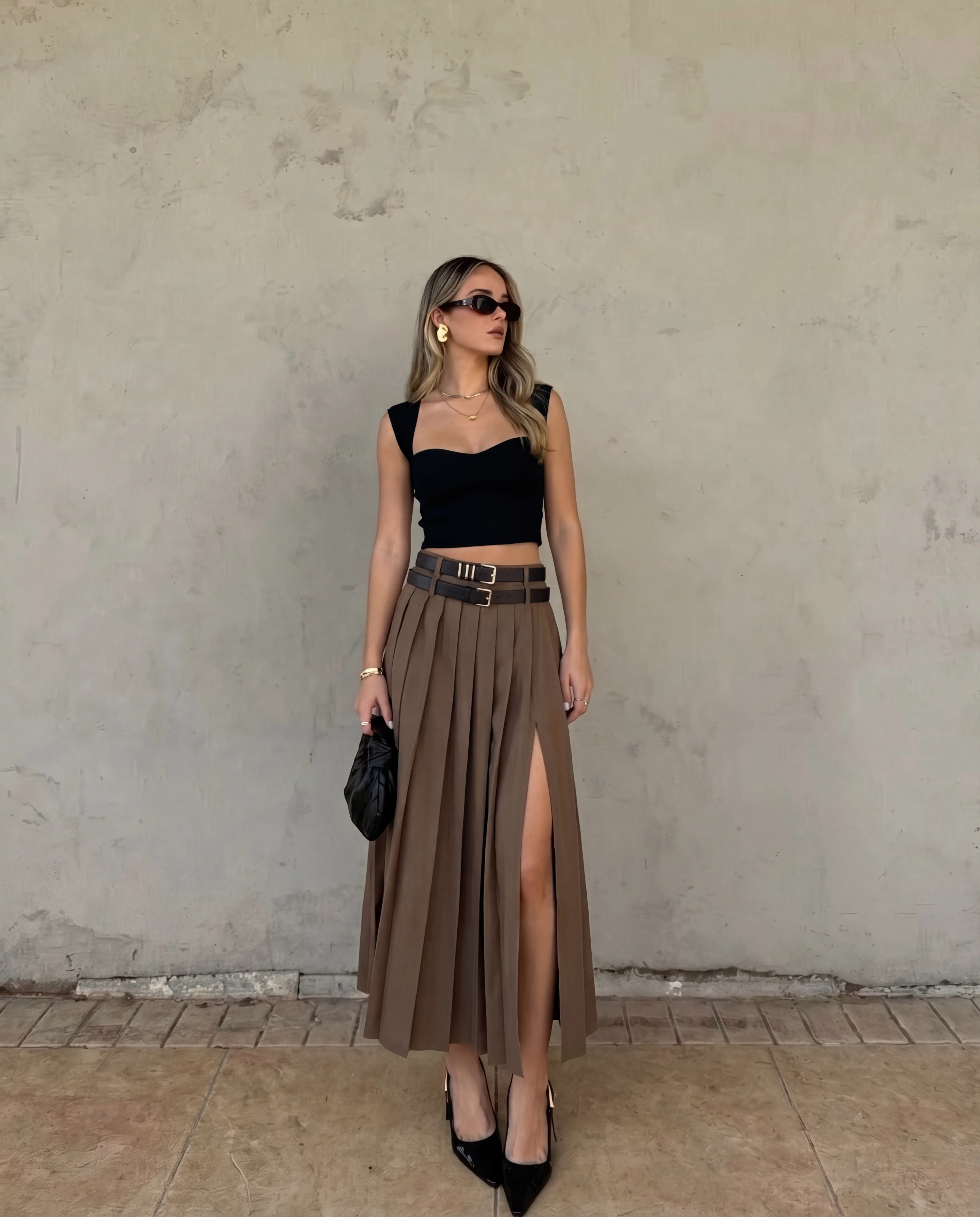 Brown Pleated Slit Skirt With Detachable Belts - Image 2